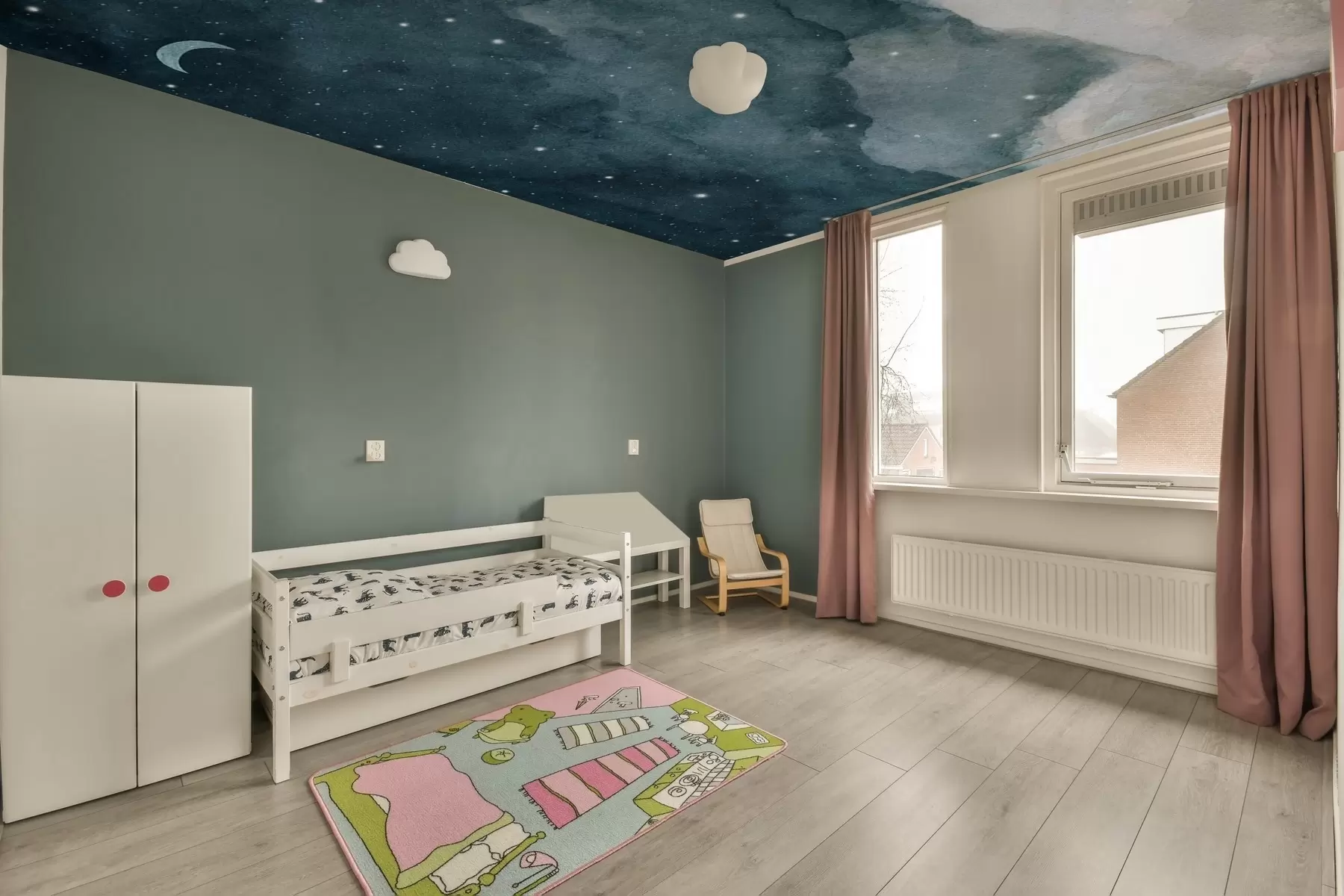 Fototapetai Akvarele tapytas naktinis dangus su pusmėnuliu ir spindinčiomis žvaigždėmis mėlynomis spalvomis u96076v2
